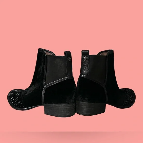 Donald J Pliner Black Velvet Studded Booties. Size 6.5M ๐ฅพ - Picture 3 of 5